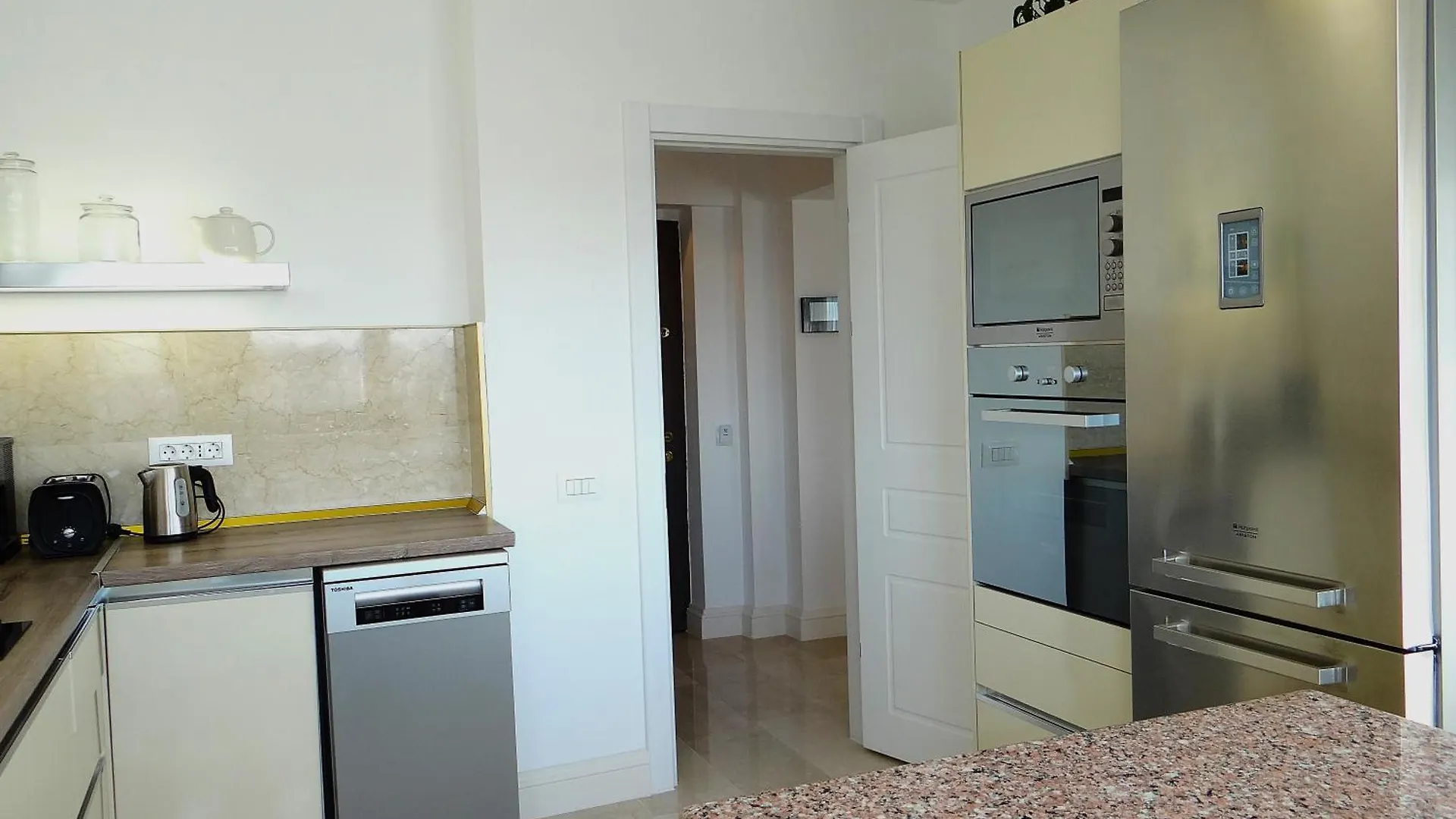 The One Balcescu- Best View Over City Center Bucharest Apartment